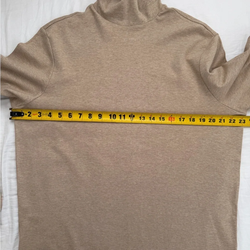 Club Room Men's Beige Turtleneck Sweater Size L, Never worn